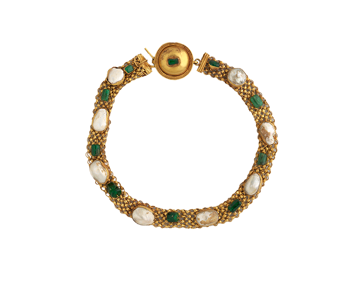 エメラルドと真珠層のネックレス
